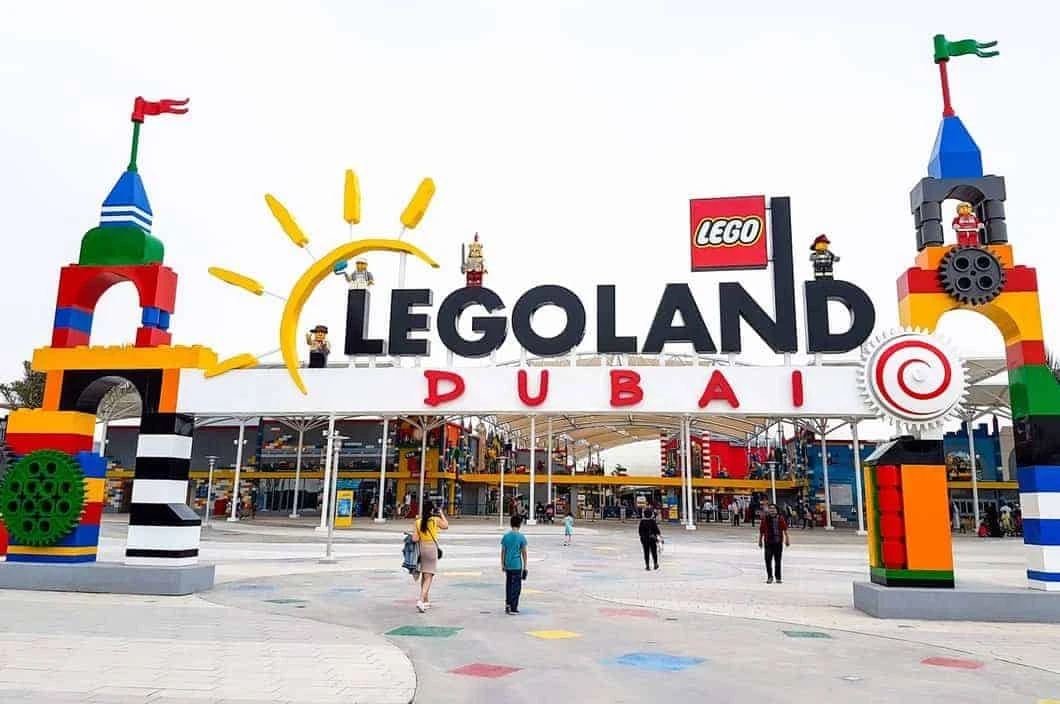 Legoland – Bursting Colors & Buzzing Activities